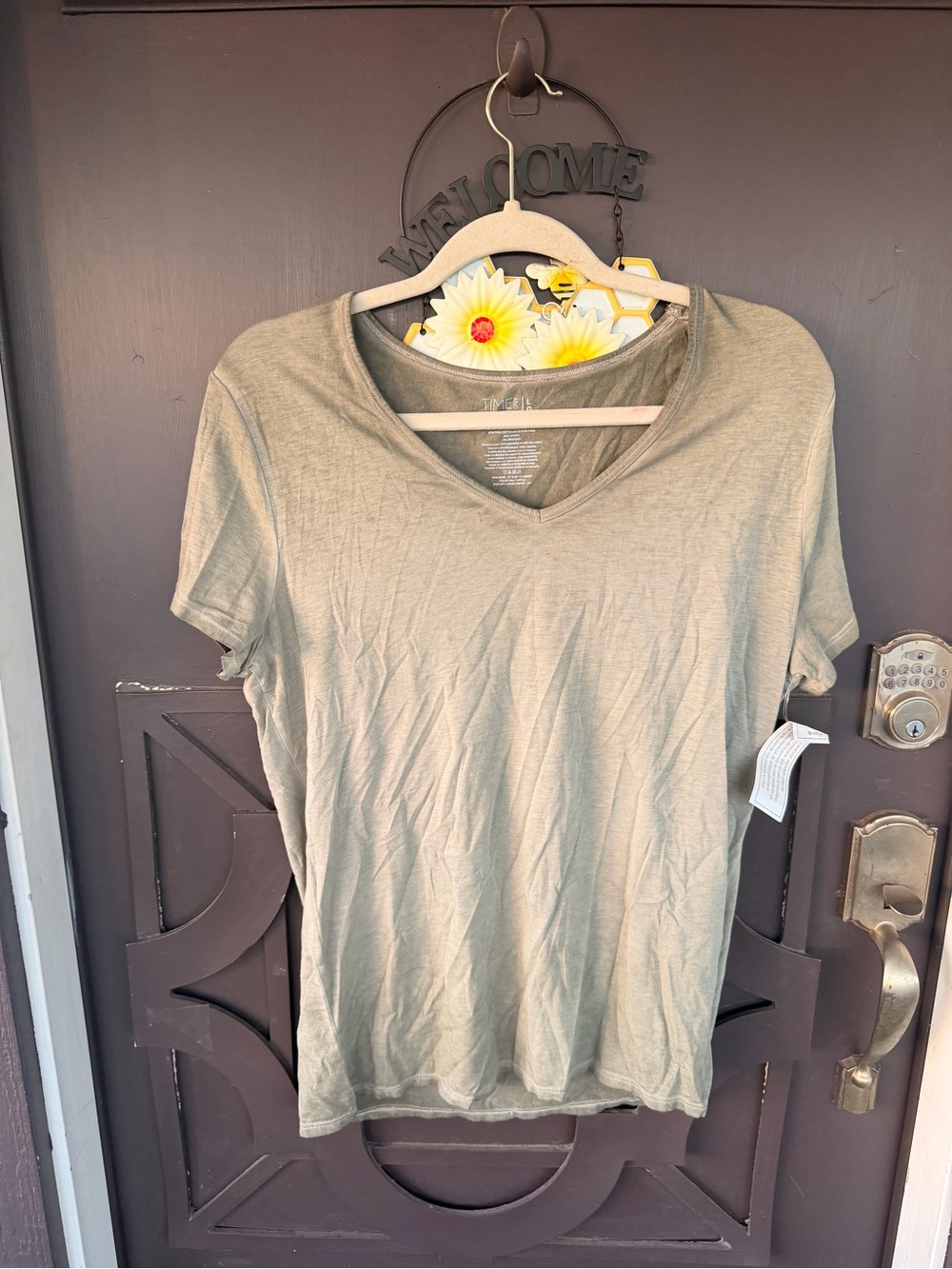 Time and Tru Olive Green V-Neck Short Sleeve Tee